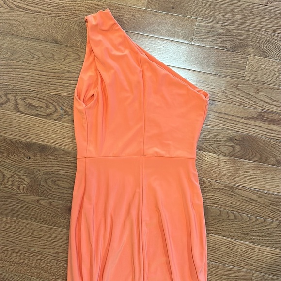 NWT Club L London Women’s Asymmetrical Orange Gown Size 0 - Picture 3 of 4